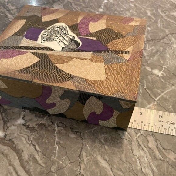 Two Women Boxing Decorative Box  for Keepsakes or Display - Picture 9 of 11